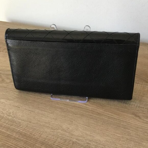 Burberry Black Quilted Patent Leather Long Wallet w/Gold Tone Logo Plate - Picture 2 of 12